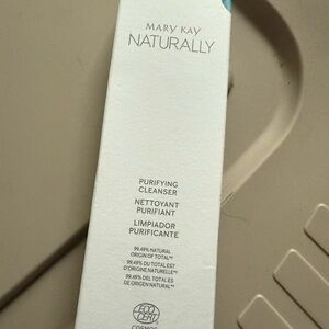 Mary Kay Naturally Purifying Cleanser